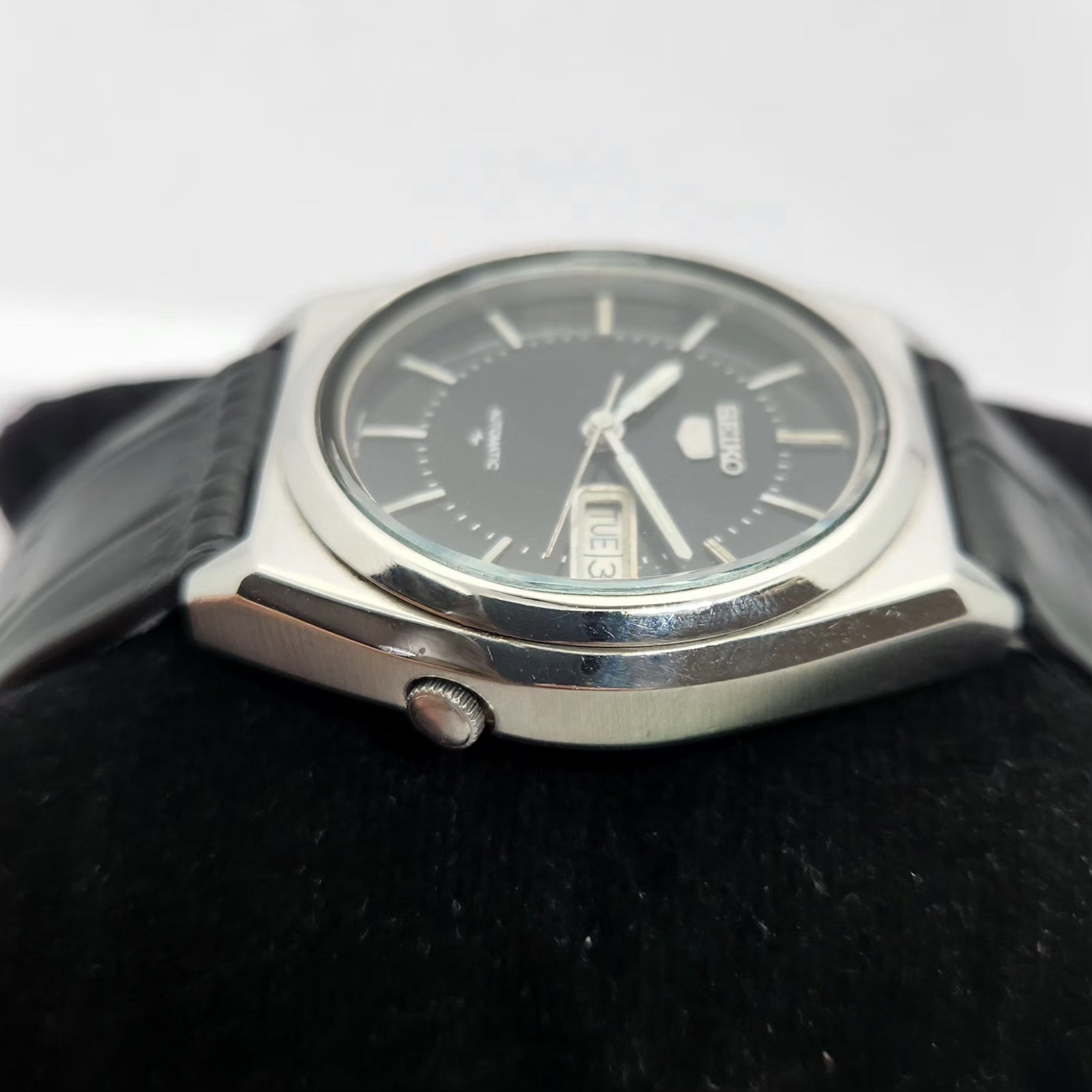 Vintage 1985 Original Seiko 5 Automatic 7009-3041 Black face 17 Jewels Day-Date Japanese Men's Wrist Watch OG268