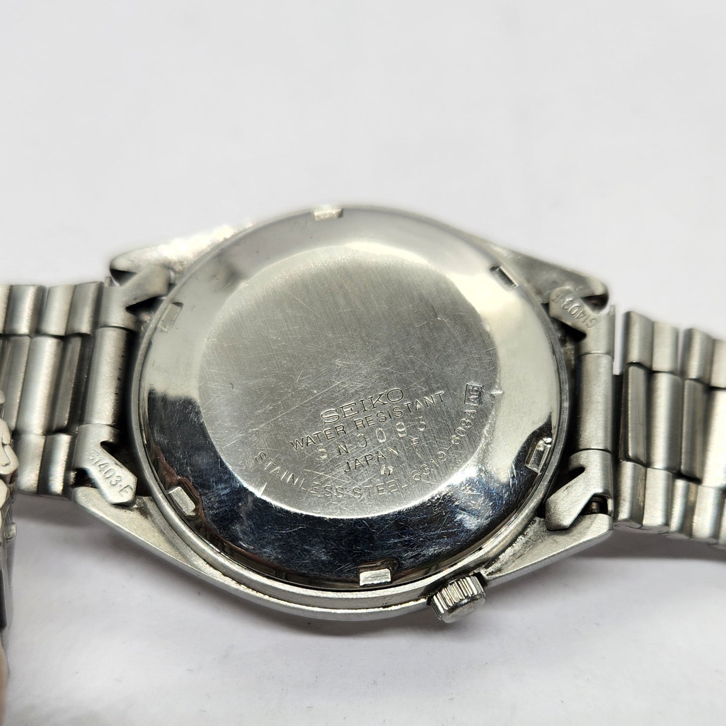 Vintage 1985 Original Seiko 5 Automatic 6319-608A White face 21 Jewels Day-Date Japanese Men's Wrist Watch OG269