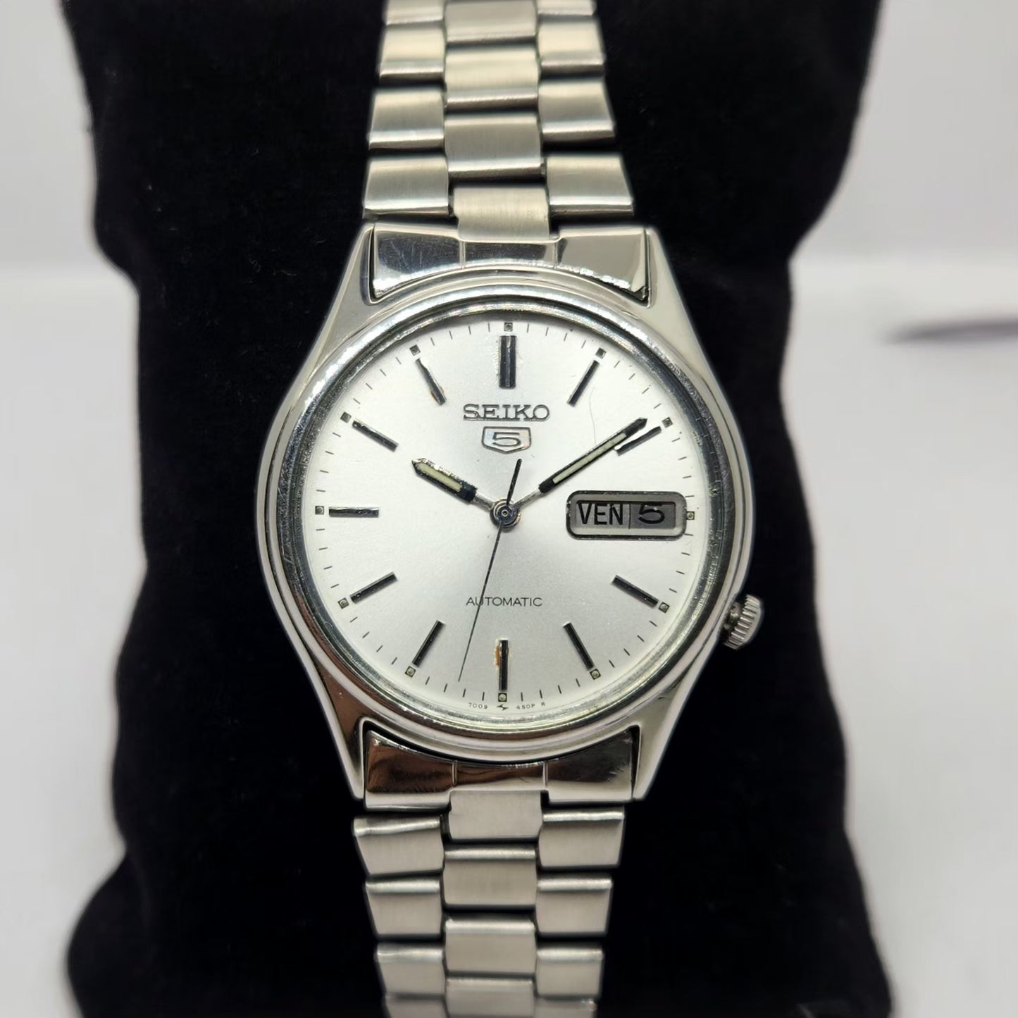 Vintage 1984 Original Seiko 5 Automatic 7009-3100 Silver face 17 Jewels Day-Date Japanese Men's Wrist Watch OG272