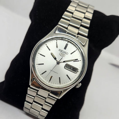 Vintage 1984 Original Seiko 5 Automatic 7009-3100 Silver face 17 Jewels Day-Date Japanese Men's Wrist Watch OG272