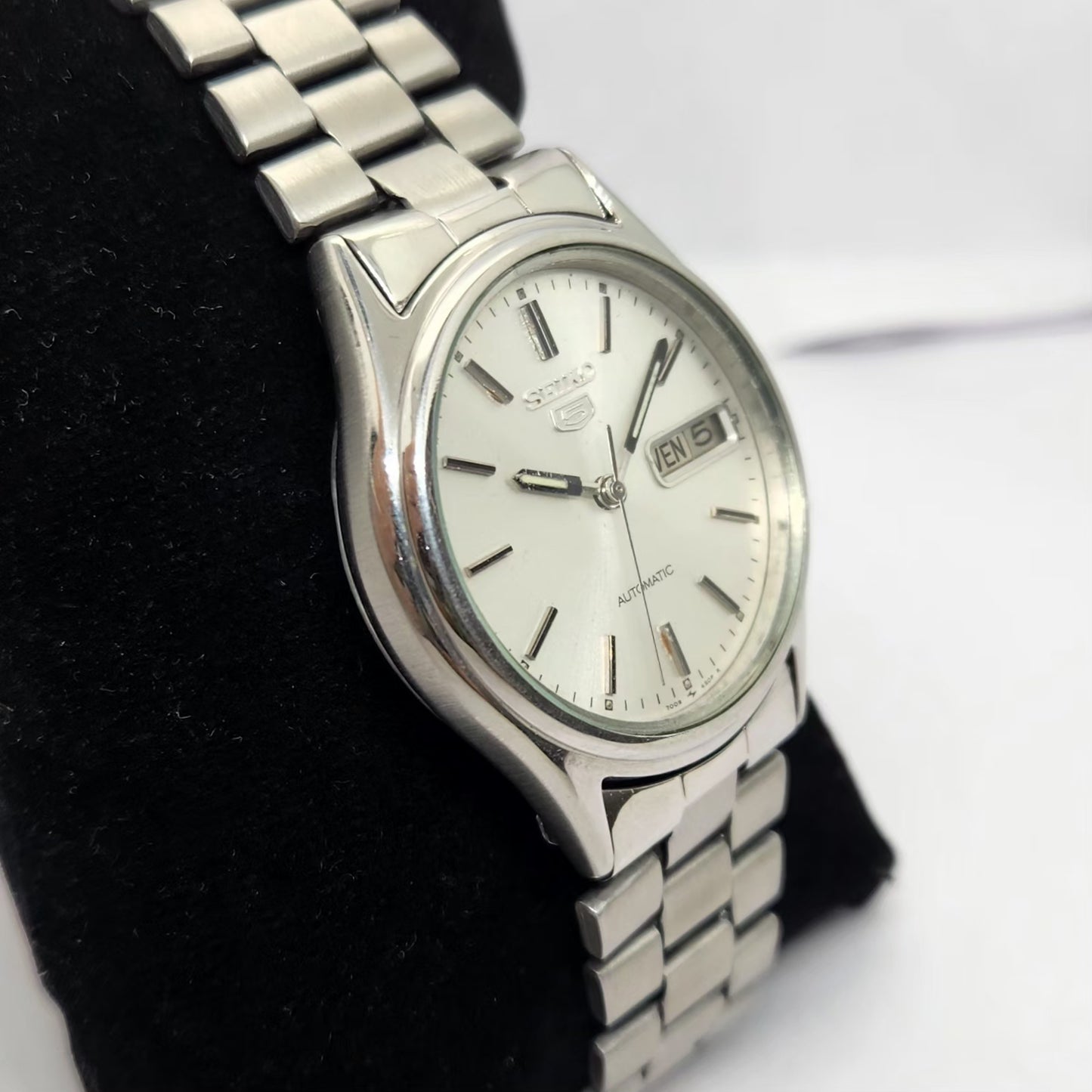 Vintage 1984 Original Seiko 5 Automatic 7009-3100 Silver face 17 Jewels Day-Date Japanese Men's Wrist Watch OG272