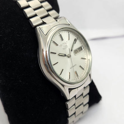 Vintage 1984 Original Seiko 5 Automatic 7009-3100 Silver face 17 Jewels Day-Date Japanese Men's Wrist Watch OG272