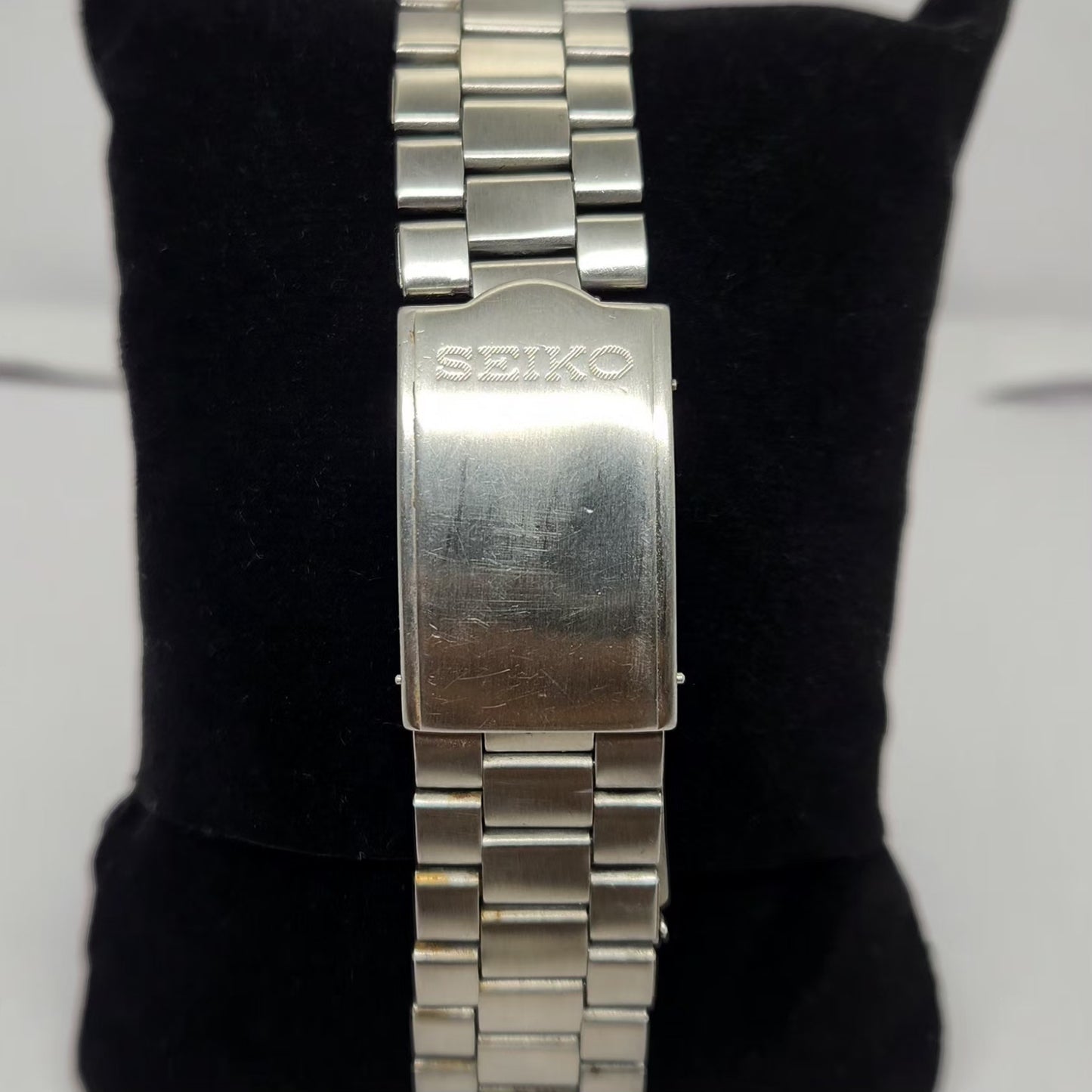 Vintage 1984 Original Seiko 5 Automatic 7009-3100 Silver face 17 Jewels Day-Date Japanese Men's Wrist Watch OG272