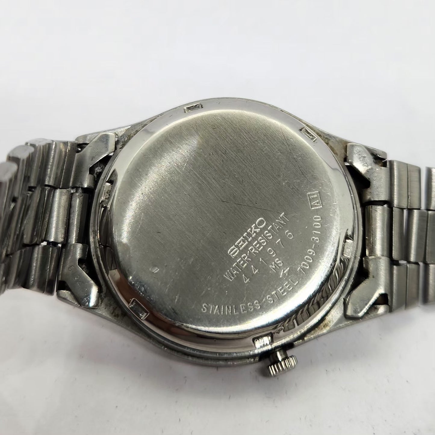 Vintage 1984 Original Seiko 5 Automatic 7009-3100 Silver face 17 Jewels Day-Date Japanese Men's Wrist Watch OG272