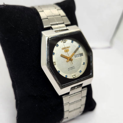 Vintage 1984 Original Seiko 5 Automatic 6349-504A Silver face 23 Jewels Day-Date Japanese Men's Wrist Watch OG273