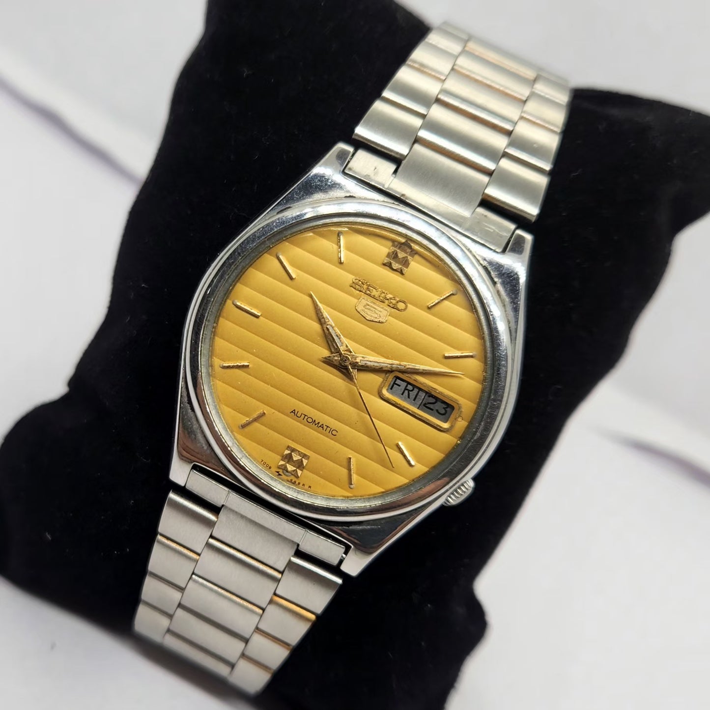 Vintage 1984 Original Seiko 5 Automatic 7009-3201 Gold face 17 Jewels Day-Date Japanese Men's Wrist Watch OG275