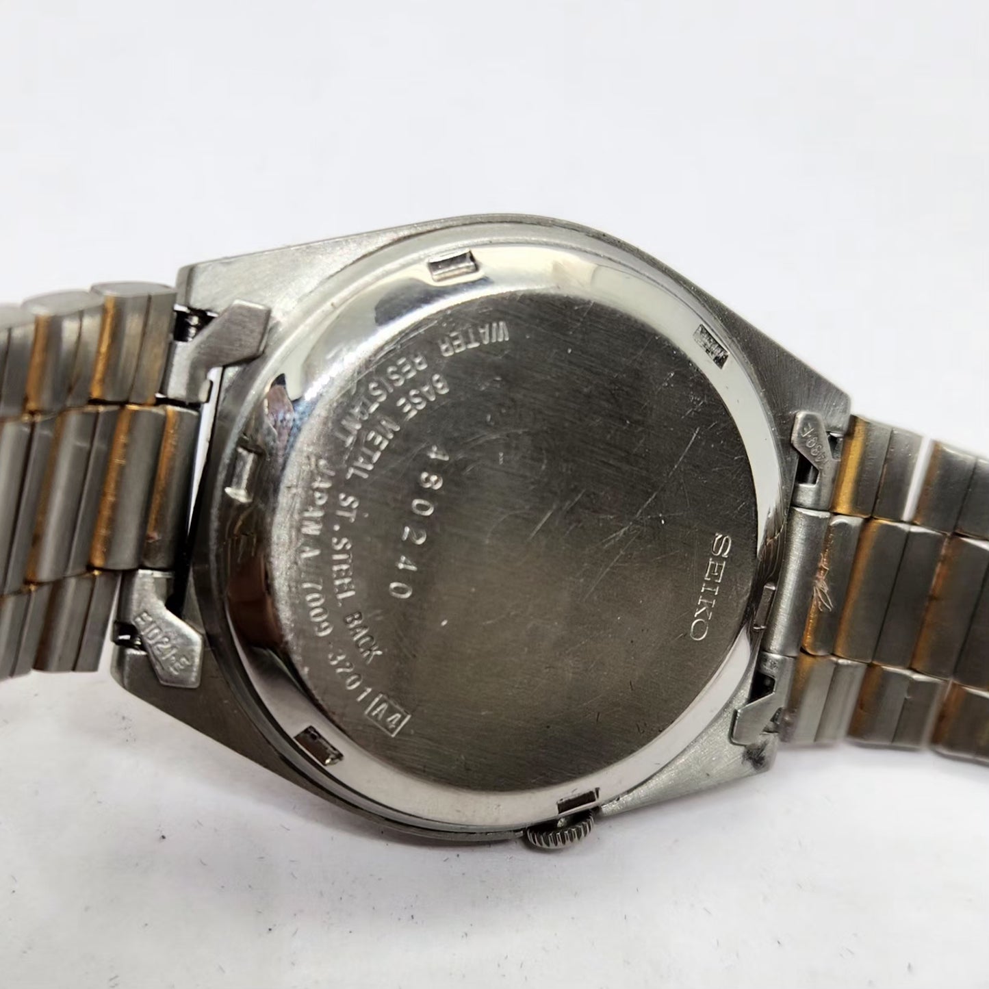 Vintage 1984 Original Seiko 5 Automatic 7009-3201 Gold face 17 Jewels Day-Date Japanese Men's Wrist Watch OG275