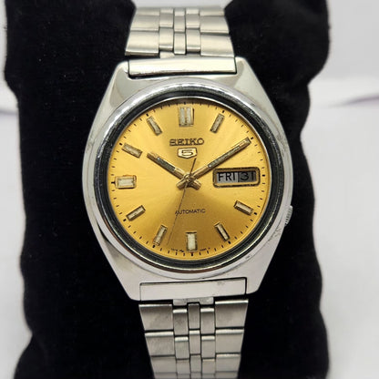 Vintage 1985 Original Seiko 5 Automatic 7009-8330 Gold face 17 Jewels Day-Date Japanese Men's Wrist Watch OG278