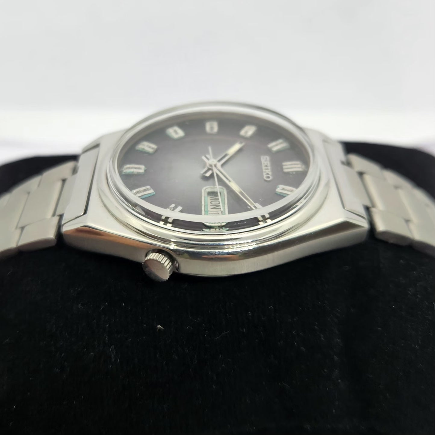 Vintage 1981 Original Seiko 5 Automatic 7009-3060 Grey face 17 Jewels Day-Date Japanese Men's Wrist Watch OG278