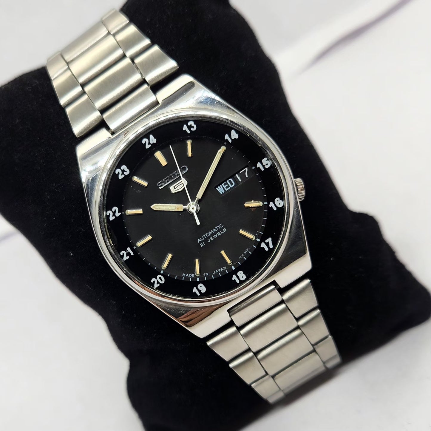 Vintage 1975 Original Seiko 5 Automatic 7019-8231 Black face 21 Jewels Day-Date Japanese Men's Wrist Watch OG279