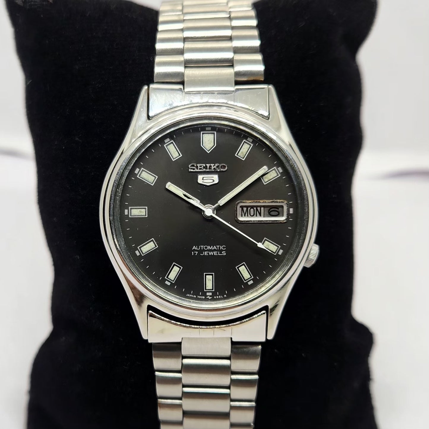Vintage 1980 Original Seiko 5 Automatic 7009 Black face 17 Jewels Day-Date Japanese Men's Wrist Watch OG281