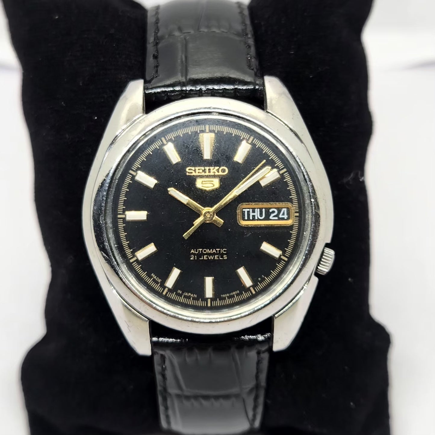 Vintage 1980 Original Seiko 5 Automatic 7S26 Black face 21 Jewels Day-Date Japanese Men's Wrist Watch OG285