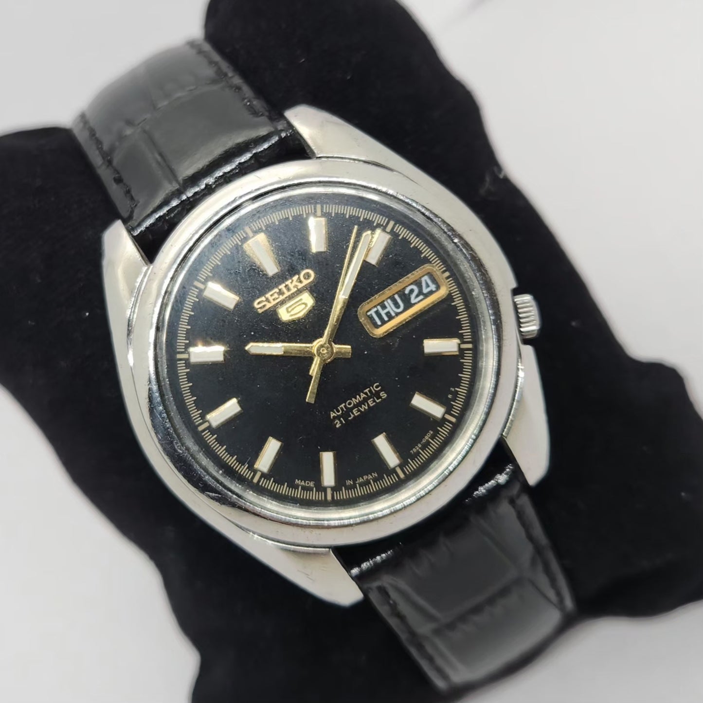 Vintage 1980 Original Seiko 5 Automatic 7S26 Black face 21 Jewels Day-Date Japanese Men's Wrist Watch OG285