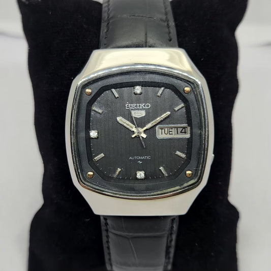 Vintage 1979 Original Seiko 5 Automatic 7009-5140 Black face 17 Jewels Day-Date Japanese Men's Wrist Watch OG286