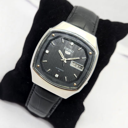 Vintage 1979 Original Seiko 5 Automatic 7009-5140 Black face 17 Jewels Day-Date Japanese Men's Wrist Watch OG286