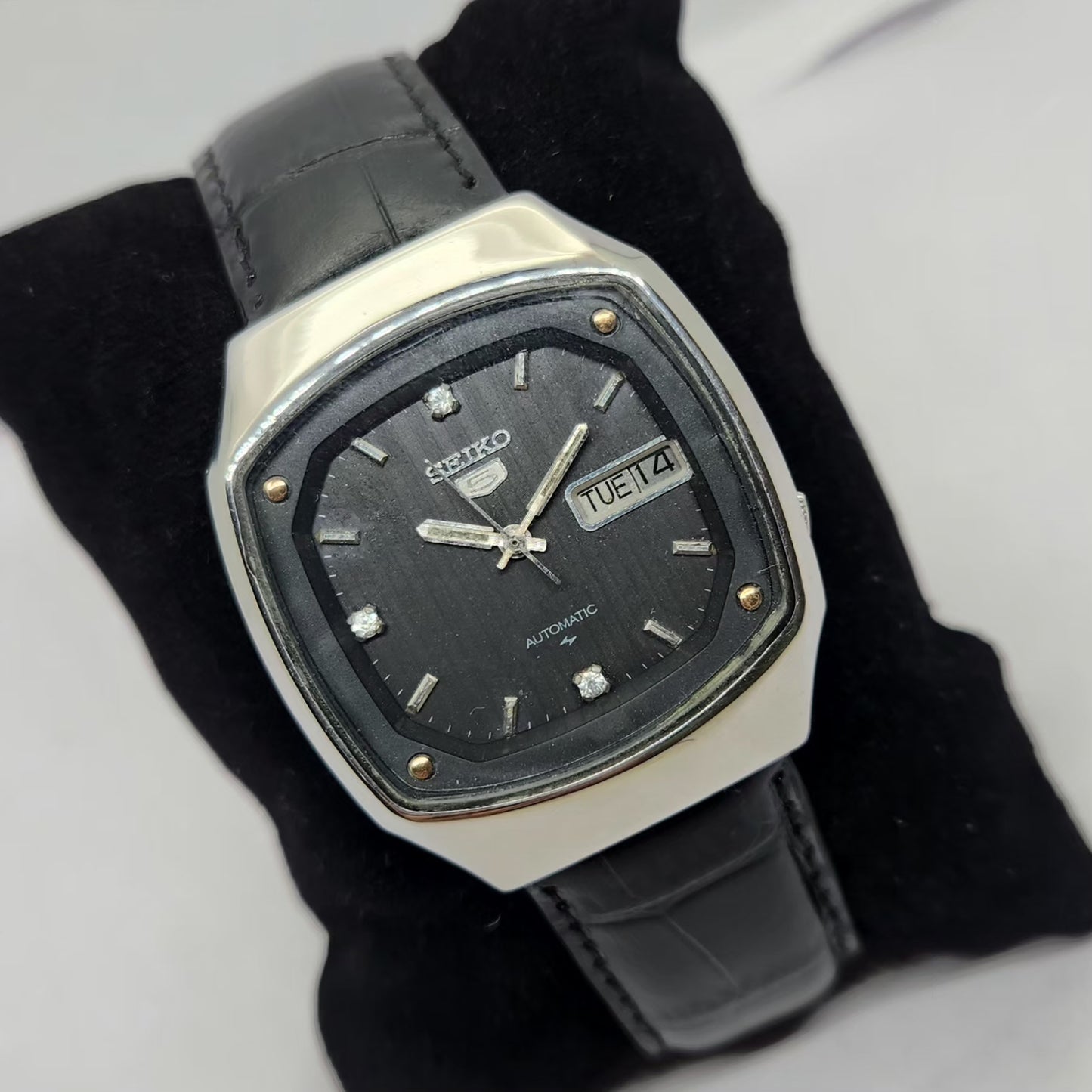 Vintage 1979 Original Seiko 5 Automatic 7009-5140 Black face 17 Jewels Day-Date Japanese Men's Wrist Watch OG286
