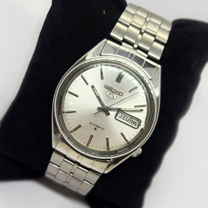 Vintage 1980 Original Seiko 5 Automatic 6309-7150 Silver face 17 Jewels Day-Date Japanese Men's Wrist Watch OG290