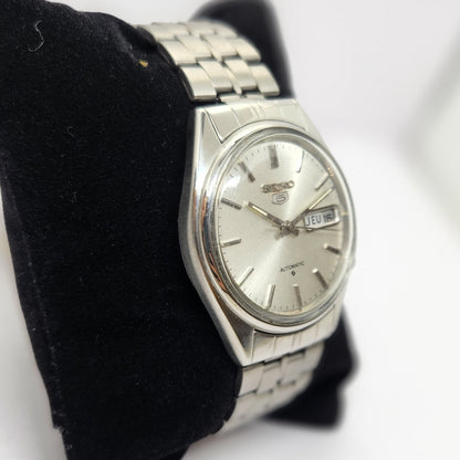 Vintage 1980 Original Seiko 5 Automatic 6309-7150 Silver face 17 Jewels Day-Date Japanese Men's Wrist Watch OG290