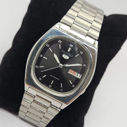Vintage 1983 Original Seiko 5 Automatic 7009-3070 Black Face 17 Jewels Day-Date Japanese Men's Wrist Watch OG293