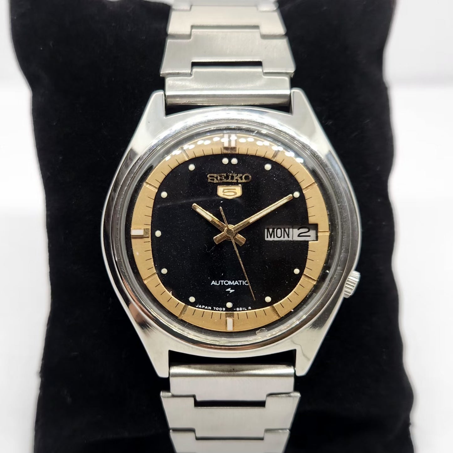 Vintage 1981 Original Seiko 5 Automatic 7009-8020 Black Face 17 Jewels Day-Date Japanese Men's Wrist Watch OG294