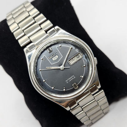 Vintage 1973 Original Seiko 5 Automatic 7019-8180 Grey face 21 Jewels Day-Date Japanese Men's Wrist Watch OG295