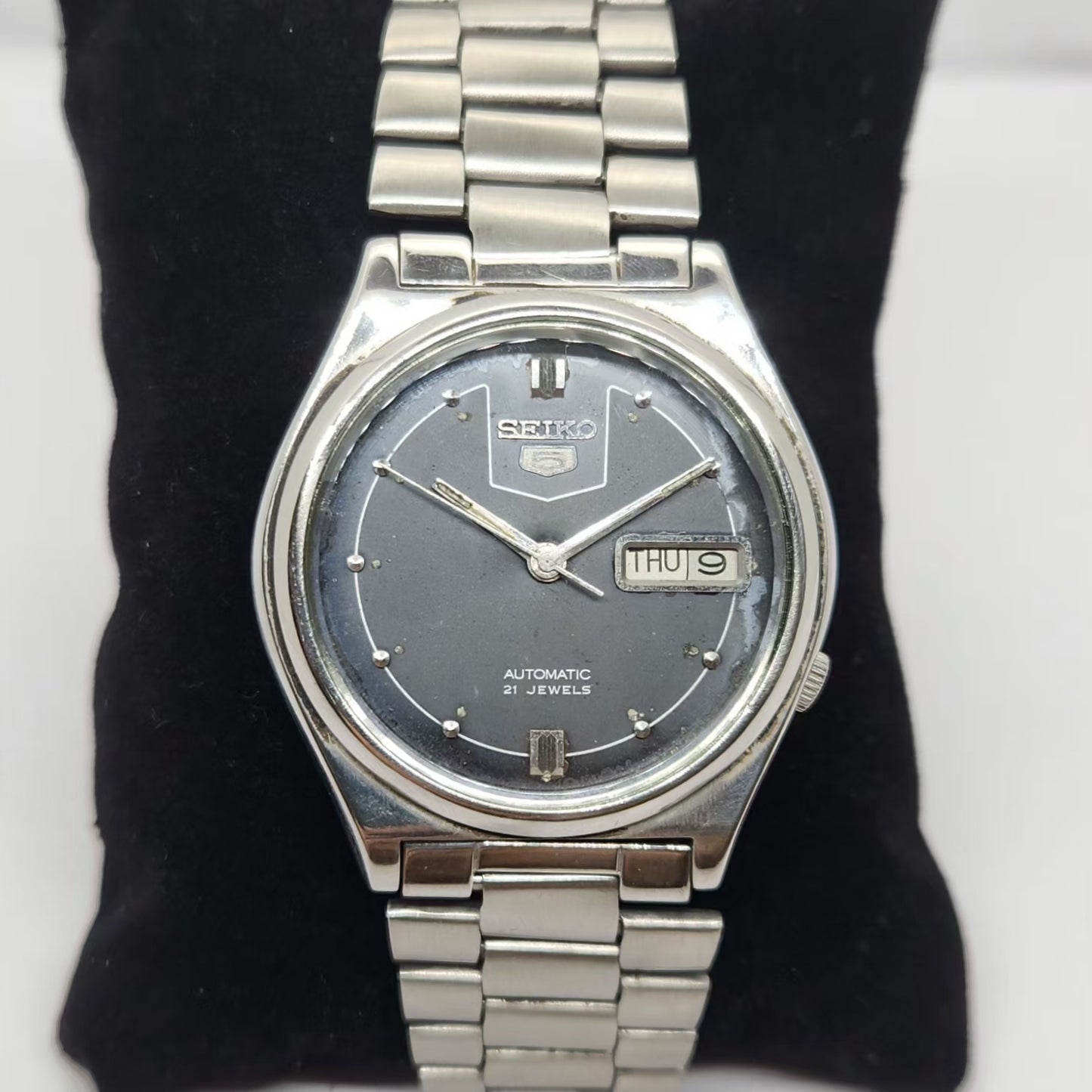 Vintage 1973 Original Seiko 5 Automatic 7019-8180 Grey face 21 Jewels Day-Date Japanese Men's Wrist Watch OG295
