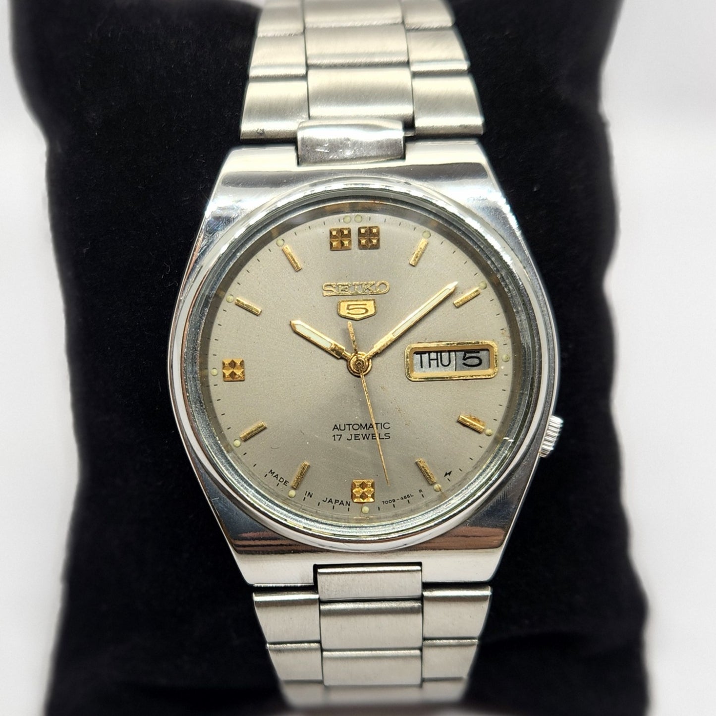 Vintage 1979 Original Seiko 5 Automatic 7009-3130 Grey Face 17 Jewels Day-Date Japanese Men's Wrist Watch OG302