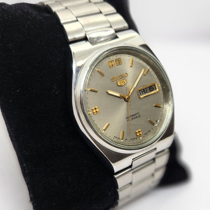 Vintage 1979 Original Seiko 5 Automatic 7009-3130 Grey Face 17 Jewels Day-Date Japanese Men's Wrist Watch OG302