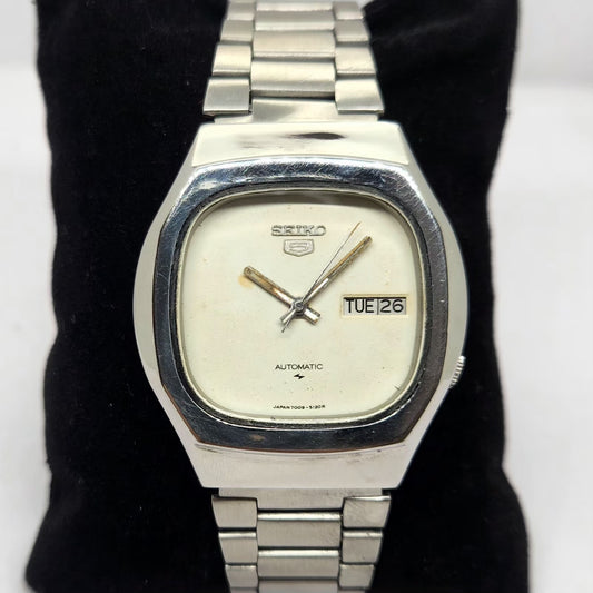 Vintage 1982 Original Seiko 5 Automatic 7009-5180 White face 17 Jewels Day-Date Japanese Men's Wrist Watch OG303