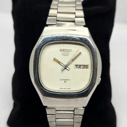 Vintage 1982 Original Seiko 5 Automatic 7009-5180 White face 17 Jewels Day-Date Japanese Men's Wrist Watch OG303
