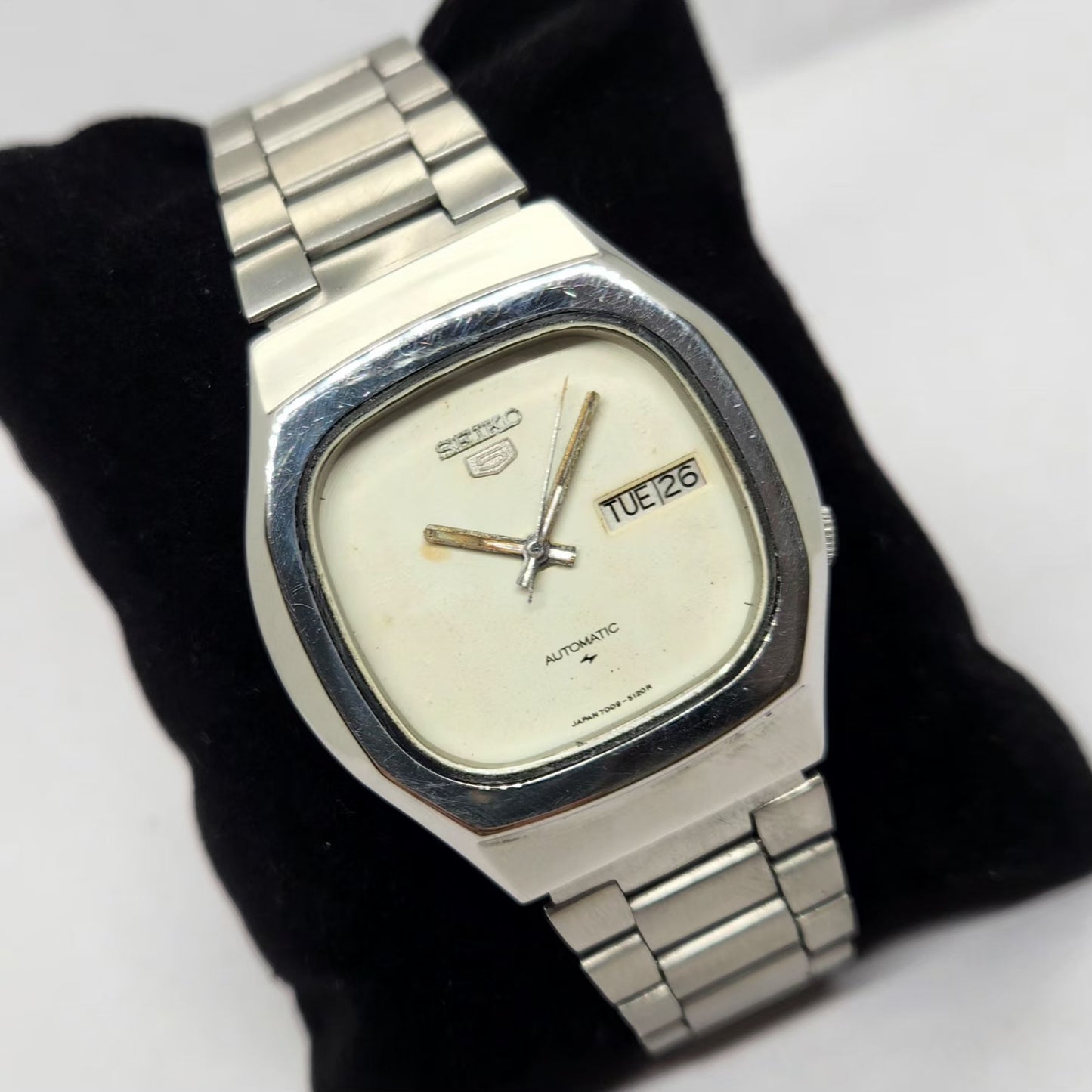 Vintage 1982 Original Seiko 5 Automatic 7009-5180 White face 17 Jewels Day-Date Japanese Men's Wrist Watch OG303