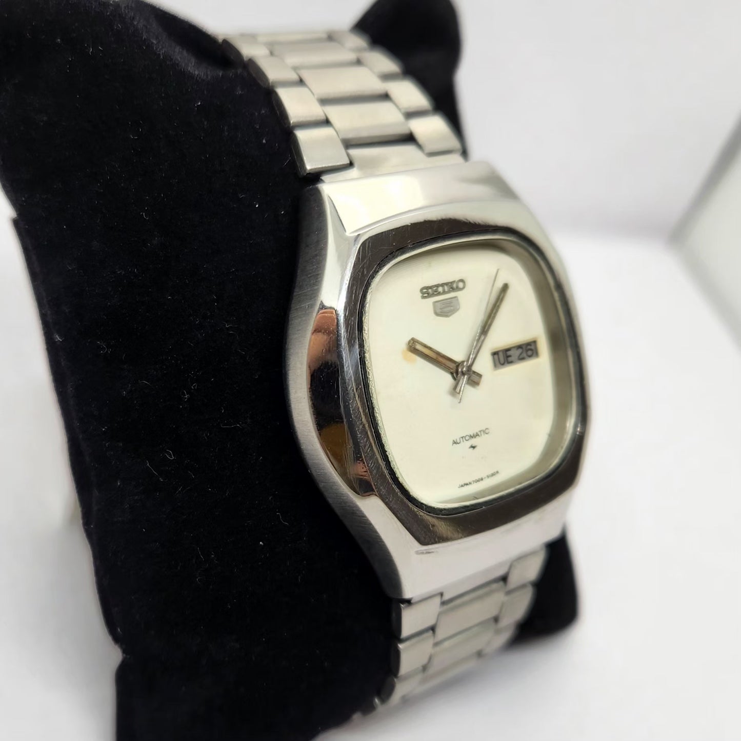 Vintage 1982 Original Seiko 5 Automatic 7009-5180 White face 17 Jewels Day-Date Japanese Men's Wrist Watch OG303