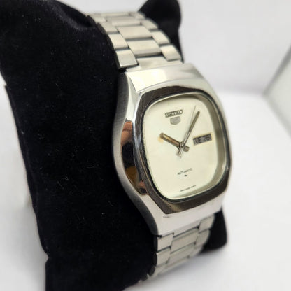 Vintage 1982 Original Seiko 5 Automatic 7009-5180 White face 17 Jewels Day-Date Japanese Men's Wrist Watch OG303