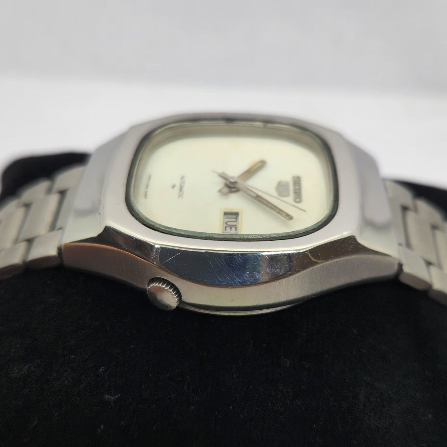 Vintage 1982 Original Seiko 5 Automatic 7009-5180 White face 17 Jewels Day-Date Japanese Men's Wrist Watch OG303
