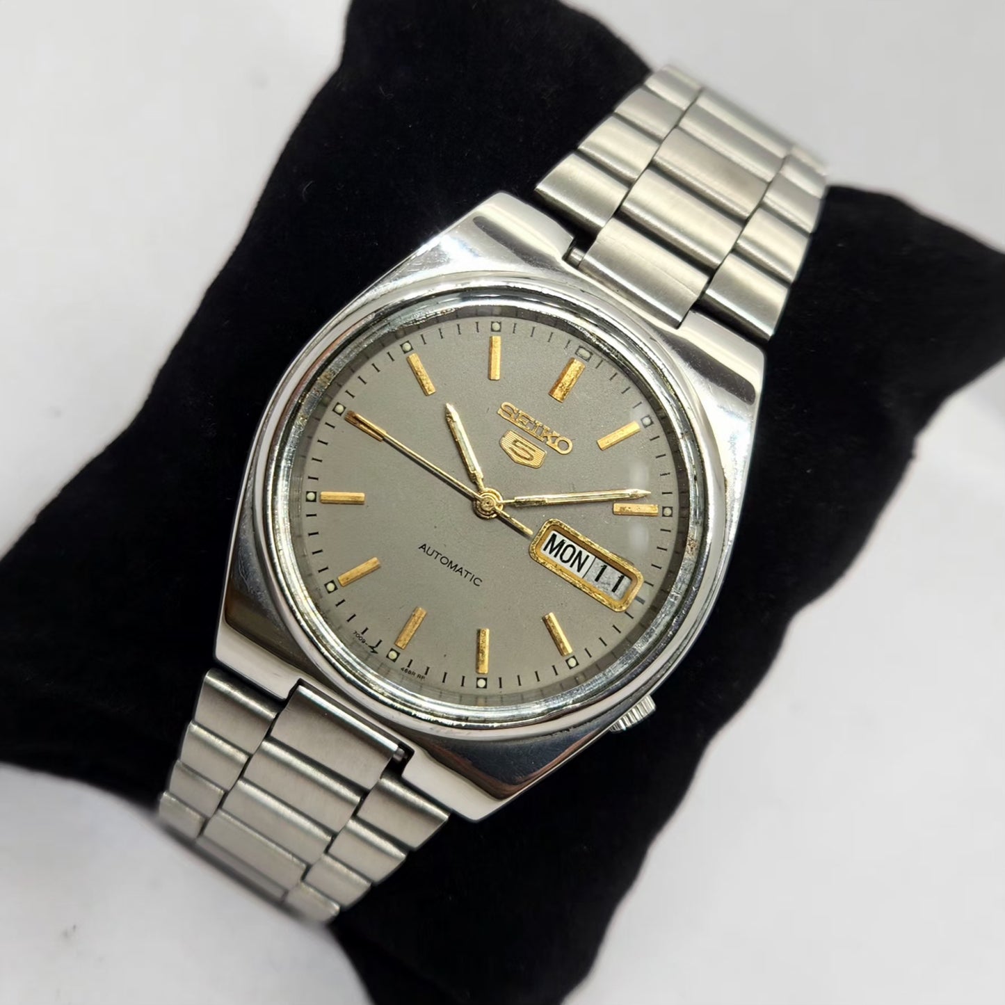 Vintage 1979 Original Seiko 5 Automatic 7009-3130 Grey face 17 Jewels Day-Date Japanese Men's Wrist Watch OG304