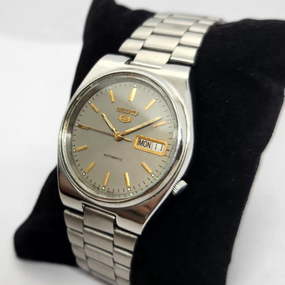 Vintage 1979 Original Seiko 5 Automatic 7009-3130 Grey face 17 Jewels Day-Date Japanese Men's Wrist Watch OG304
