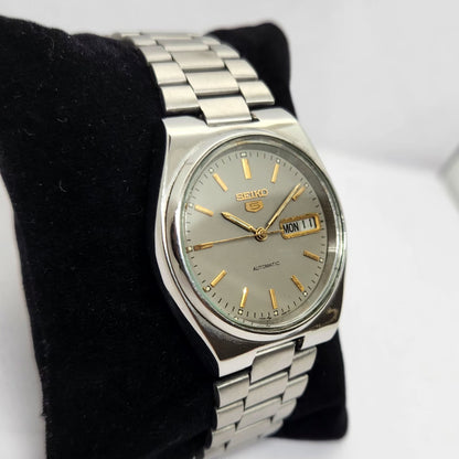 Vintage 1979 Original Seiko 5 Automatic 7009-3130 Grey face 17 Jewels Day-Date Japanese Men's Wrist Watch OG304