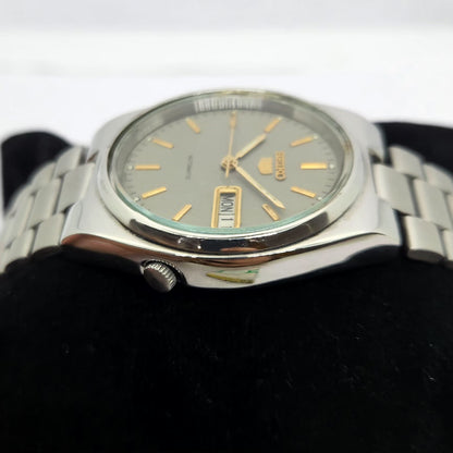 Vintage 1979 Original Seiko 5 Automatic 7009-3130 Grey face 17 Jewels Day-Date Japanese Men's Wrist Watch OG304