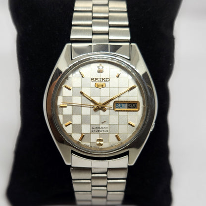 Vintage 1975 Original Seiko 5 Automatic 7019-8080 Silver face 21 Jewels Day-Date Japanese Men's Wrist Watch OG306