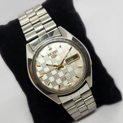 Vintage 1975 Original Seiko 5 Automatic 7019-8080 Silver face 21 Jewels Day-Date Japanese Men's Wrist Watch OG306