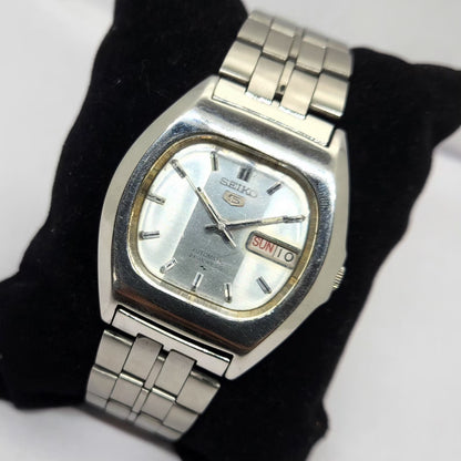 Vintage 1976 Original Seiko 5 Automatic 7009-5010 Silver Face 17 Jewels Day-Date Japanese Men's Wrist Watch OG308