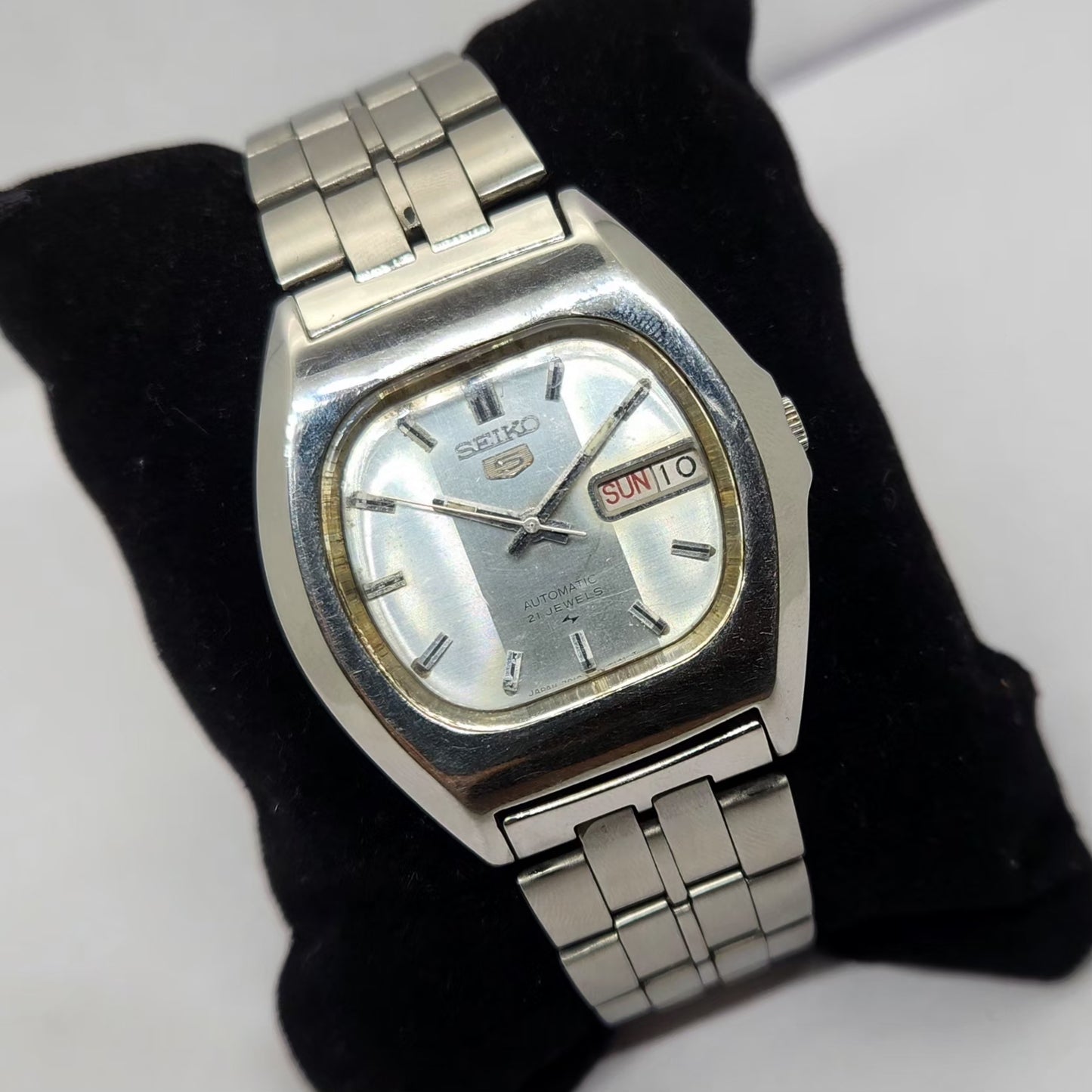 Vintage 1976 Original Seiko 5 Automatic 7009-5010 Silver Face 17 Jewels Day-Date Japanese Men's Wrist Watch OG308