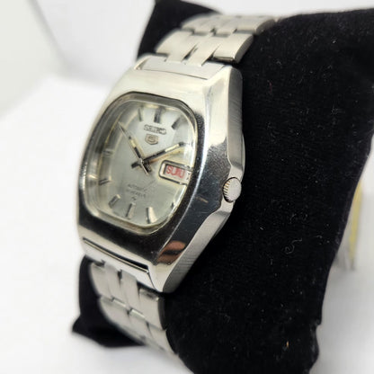 Vintage 1976 Original Seiko 5 Automatic 7009-5010 Silver Face 17 Jewels Day-Date Japanese Men's Wrist Watch OG308