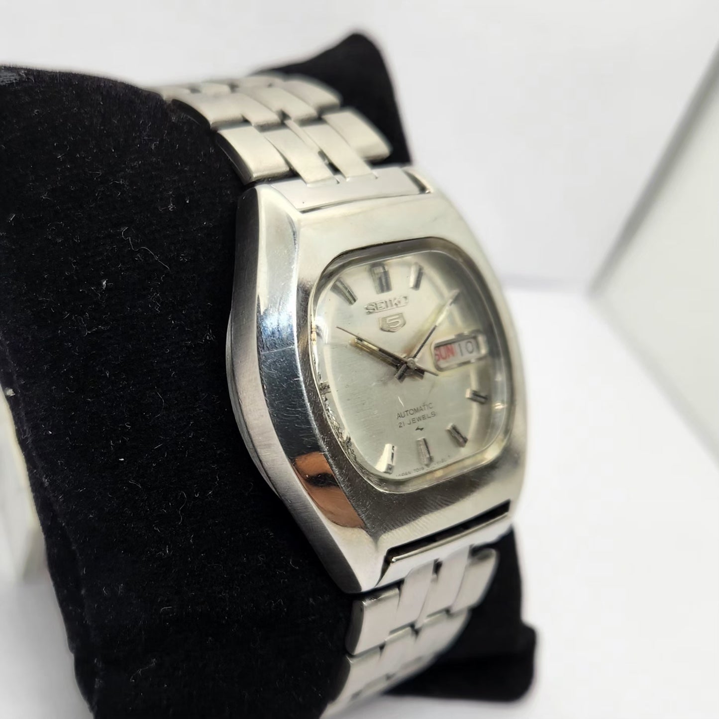 Vintage 1976 Original Seiko 5 Automatic 7009-5010 Silver Face 17 Jewels Day-Date Japanese Men's Wrist Watch OG308