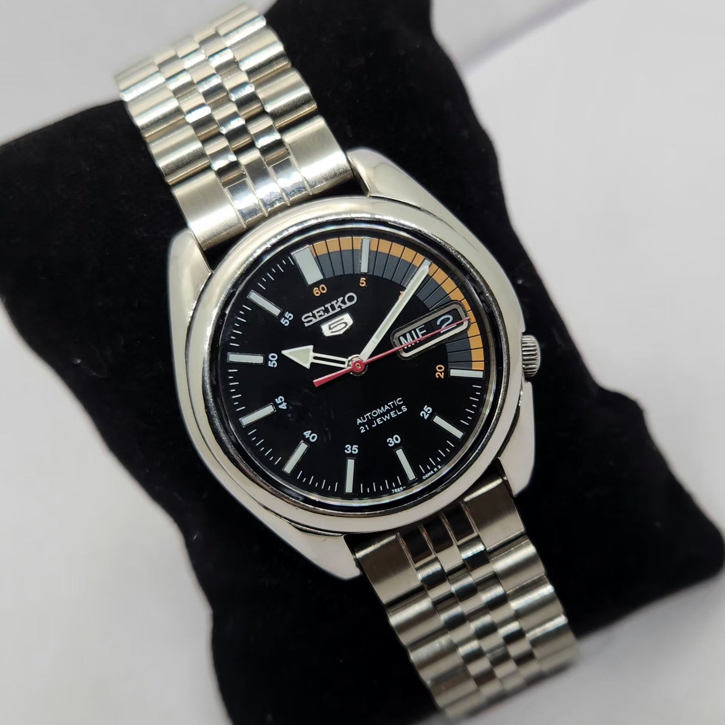Vintage 1980 Original Seiko 5 Automatic 7S26 Black Face 21 Jewels Day-Date Japanese Men's Wrist Watch OG309
