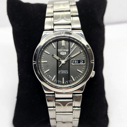 Vintage 2004 Original Seiko 5 Automatic 7S26 Black Face 21 Jewels Day-Date Japanese Men's Wrist Watch OG311