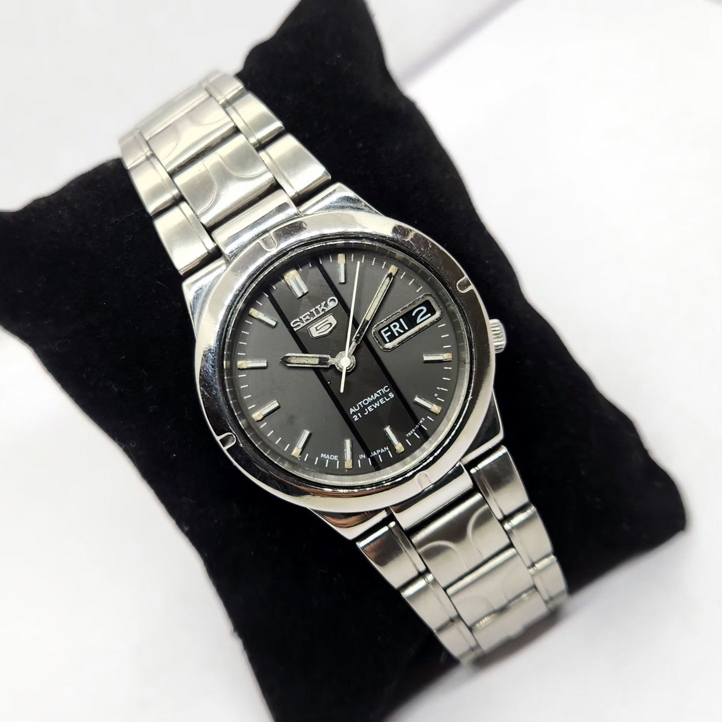 Vintage 2004 Original Seiko 5 Automatic 7S26 Black Face 21 Jewels Day-Date Japanese Men's Wrist Watch OG311