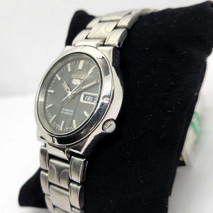 Vintage 2004 Original Seiko 5 Automatic 7S26 Black Face 21 Jewels Day-Date Japanese Men's Wrist Watch OG311