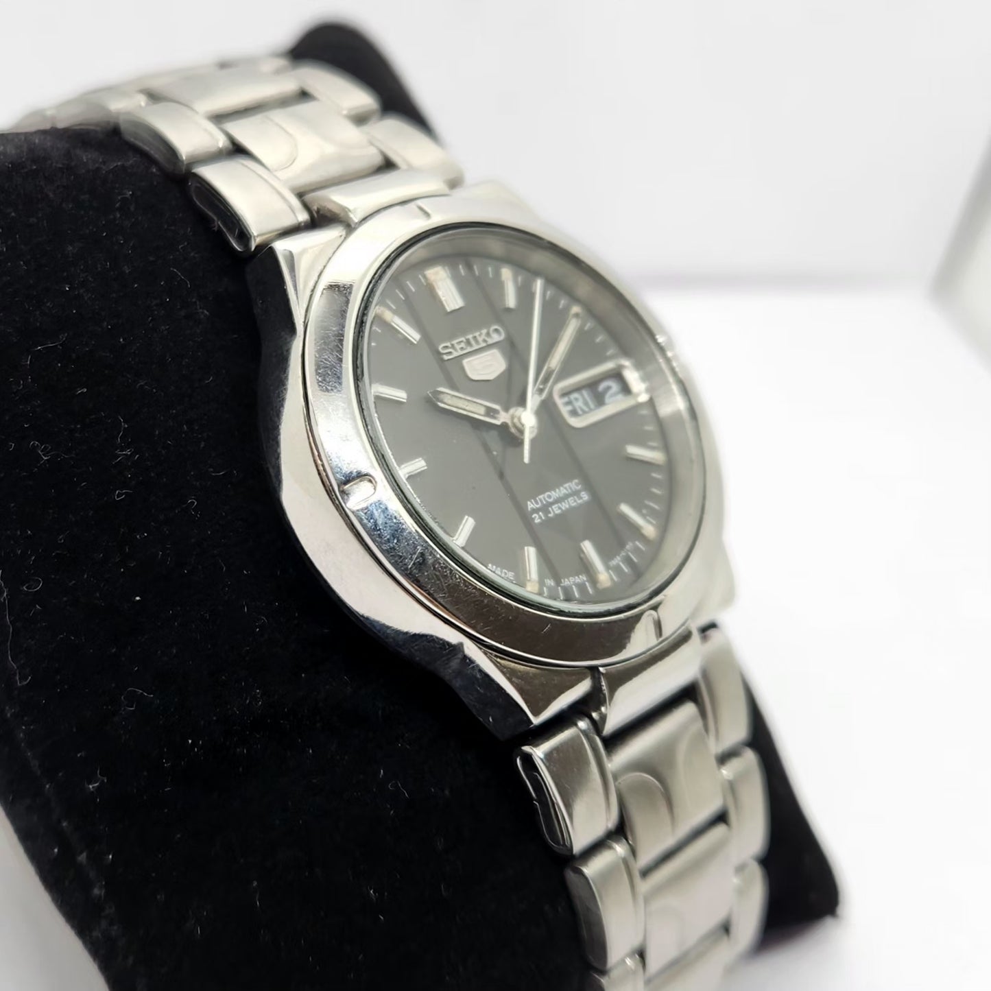 Vintage 2004 Original Seiko 5 Automatic 7S26 Black Face 21 Jewels Day-Date Japanese Men's Wrist Watch OG311