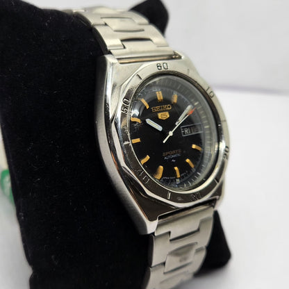 Vintage 1979 Original Seiko 5 Sports Automatic 7009-8570 Black Face Day-Date Japanese Men's Wrist Watch OG312
